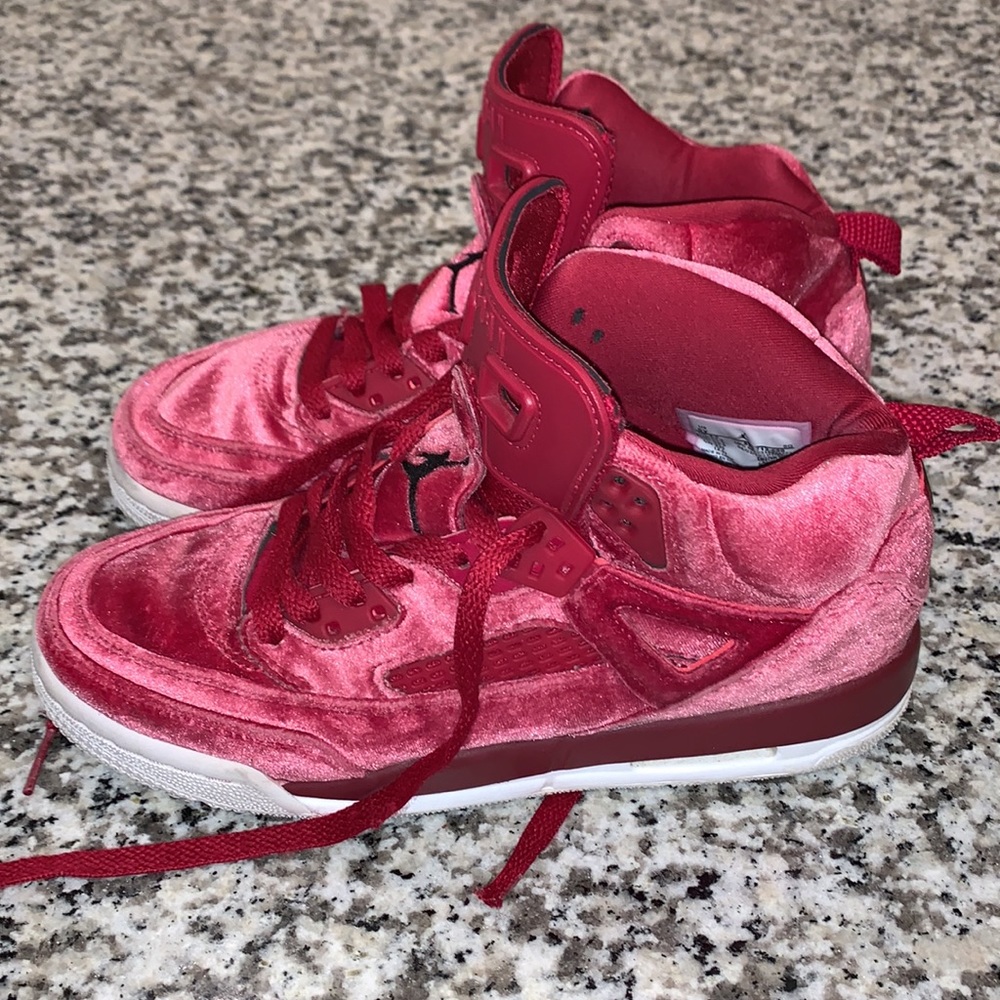 Jordan spizike Velvet Noble Red (GS). Size 5Y. Woman's 6.5. In good condition.